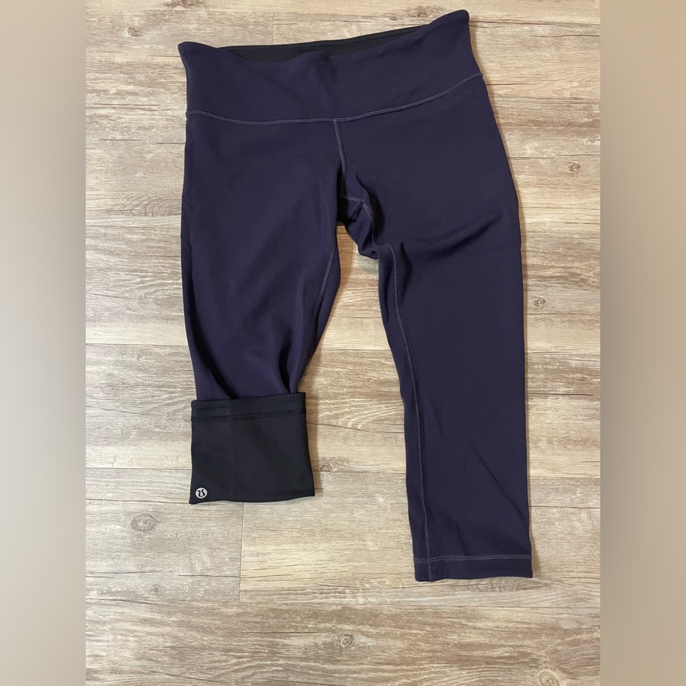 Lululemon Cropped Reversible Leggings Size 10 - Picture 7 of 9